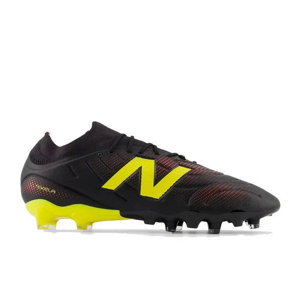 New Balance Tekela V5 Team Low Zwart Geel